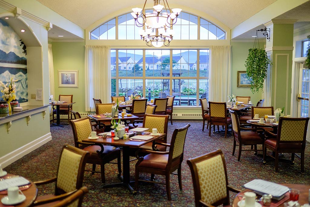 The Terrace at The Glen dining room