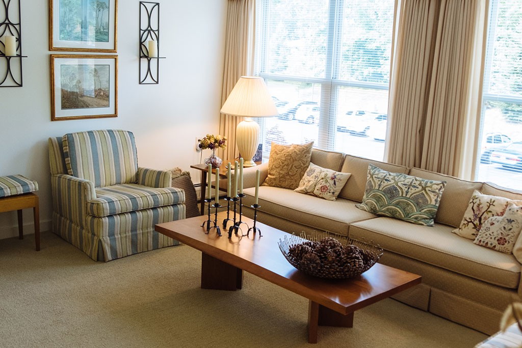 The Terrace at Eddy Hawthorne Ridge sitting area