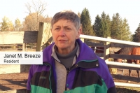 Beverwyck Resident Janet Breeze Visits Horse Farm